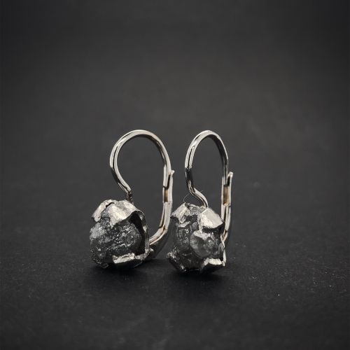 Náušnice se surovými diamanty ze zlata