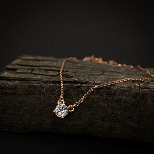 Náhrdelník ze zlata s kamenem