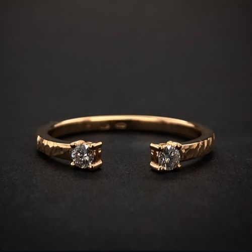 Rozevřený prsten ze zlata s diamanty 